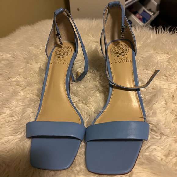 Vince Cumoto // Sz 8 // EUC - Picture 3 of 4